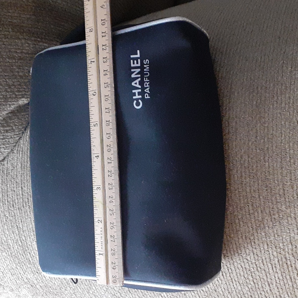 Chanel Black Parfums Cosmetics Pouch - Picture 5 of 6